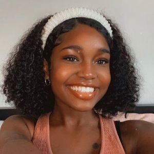 Meet your Posher, Shania